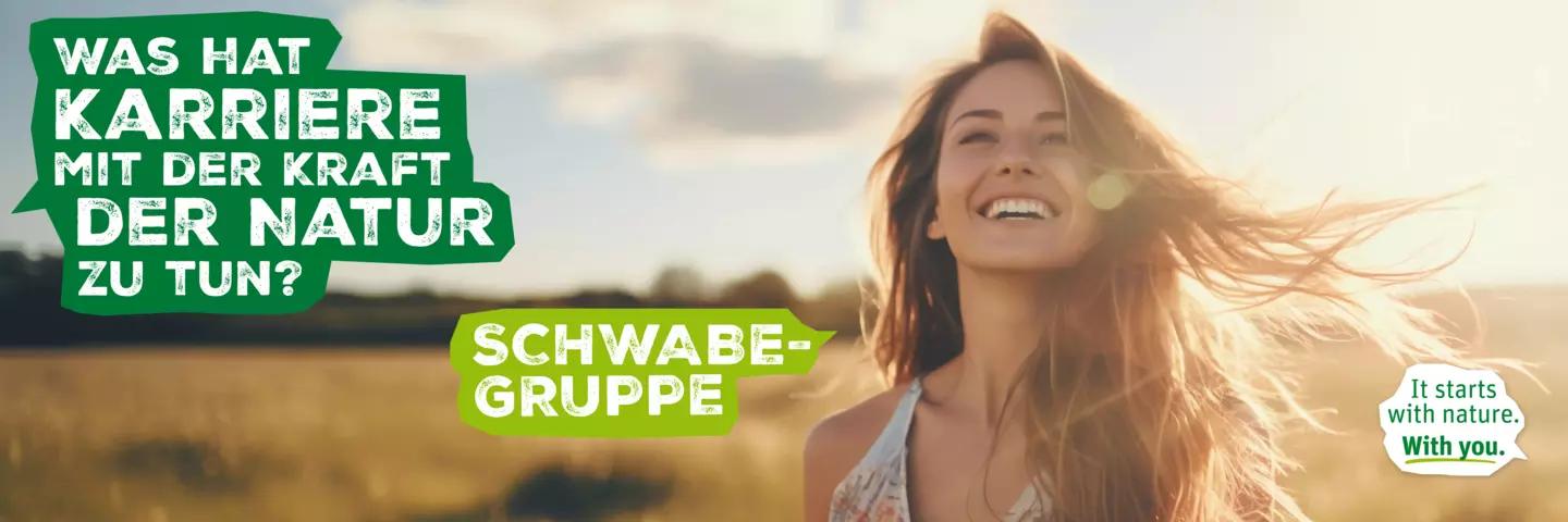 lächelnde Frau in der Natur